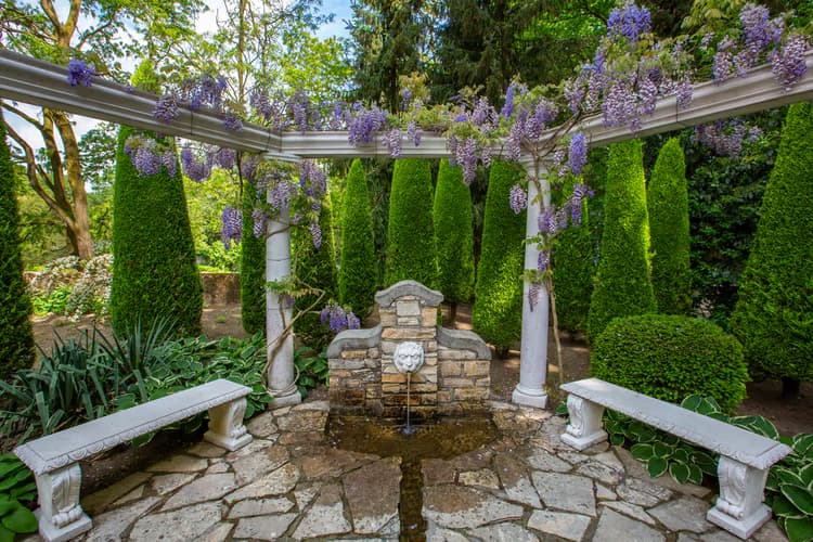 Rustige Tuin met Fontein