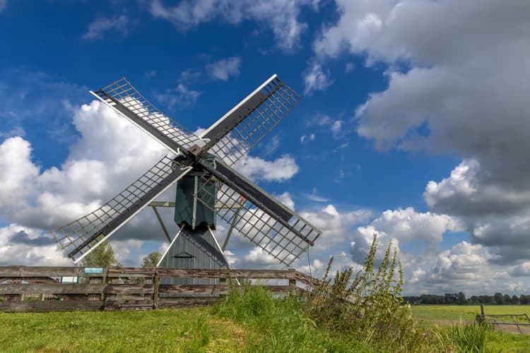 Molen onder de Wolken