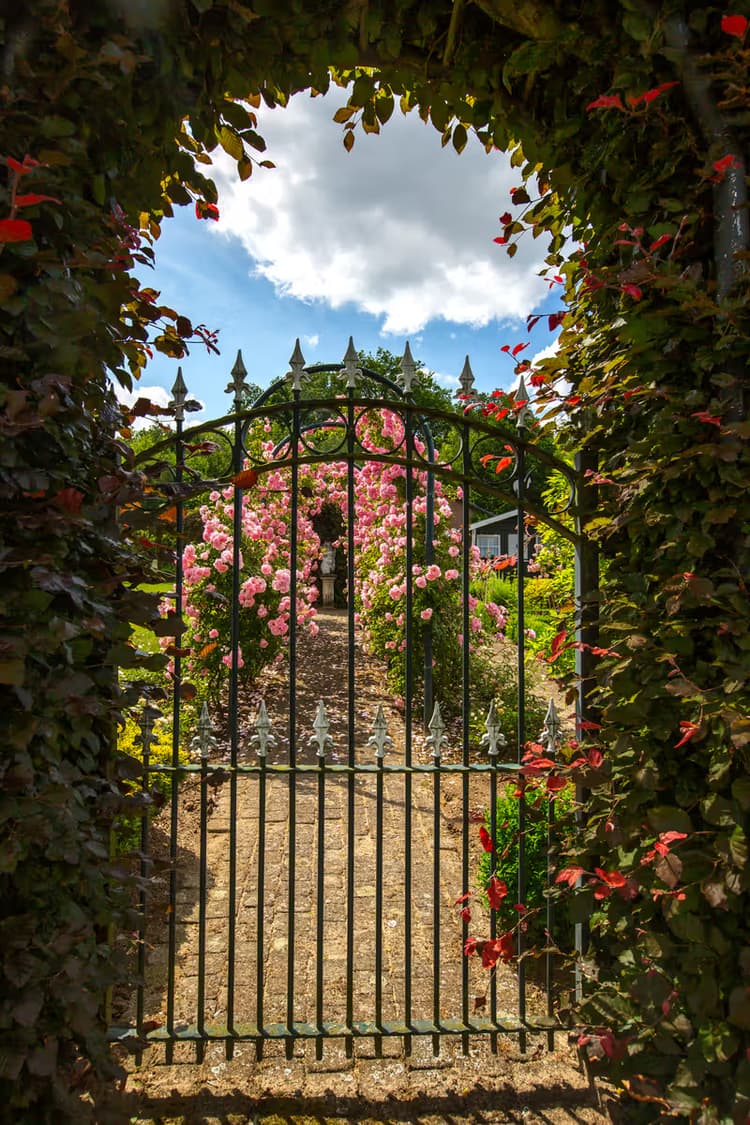 Rozenpoort naar de Tuin