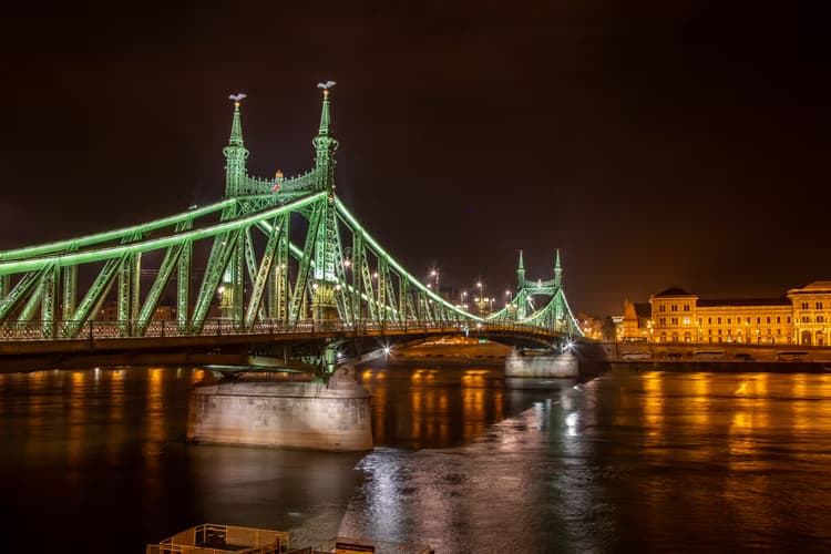 Groene Brug bij Nacht