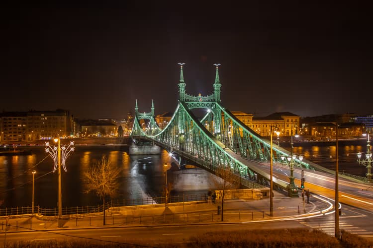 Groene Brug bij Nacht