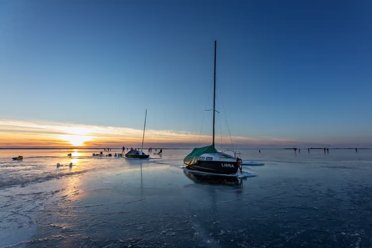 Zonsondergang op IJs