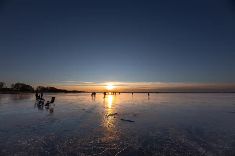 Zonsondergang op IJs