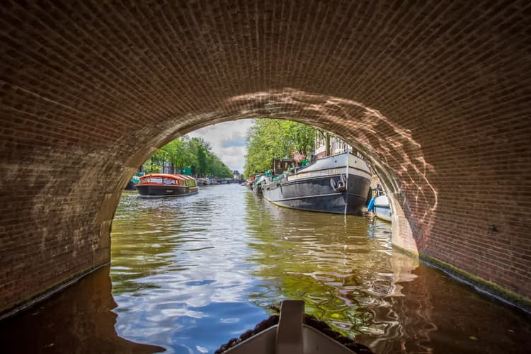 Onder de Brug in Amsterdam